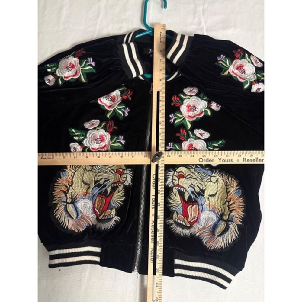 36.5 Black Velvet Embroidered Tiger Floral Bomber Jacket Size Large - Picture 7 of 11